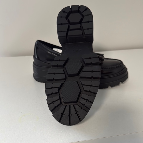 Zara Women's Black Loafers with Tassels - Picture 3 of 5